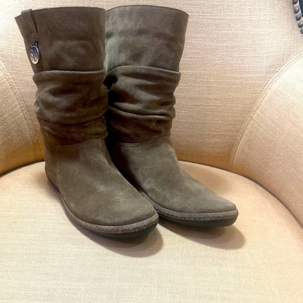 Stuart Weitzman brown Suede slouch bootie 7.5 with Shearling Lining